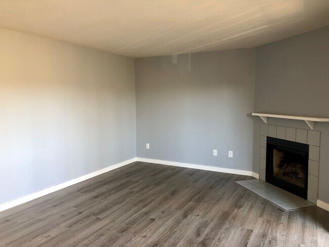Photo - 2 Bedroom 2 Bath Condo Overlooking a Greenbelt!