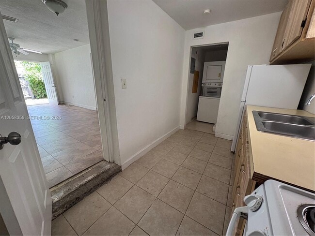 410 Pinecrest Dr Unit 2