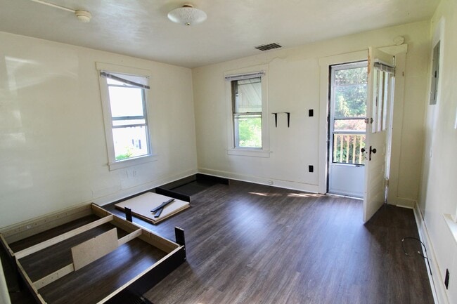 Photo - Small house in Wiles Hill section of Morgantown - Available 08/05!