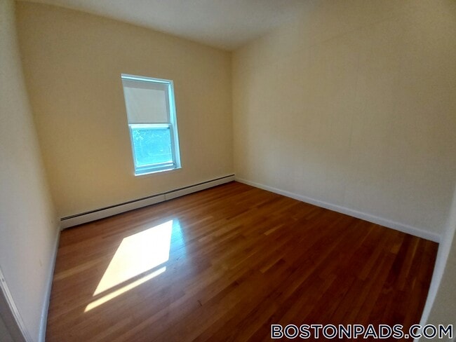 Building Photo - 172 N Beacon St Rental
