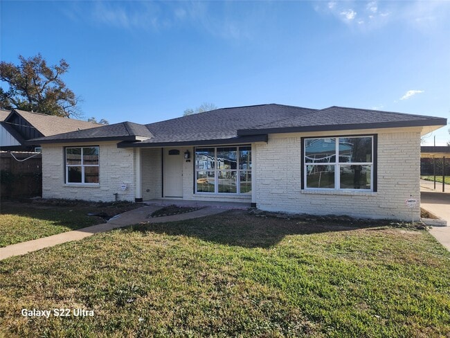 Photo - 702 McDaniel St