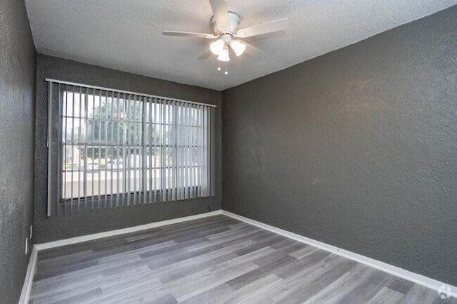 2BR, 1.5BA - 719SF - Bedroom