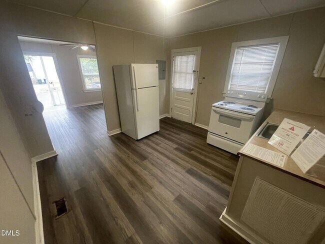 Photo - 657 Coleman St