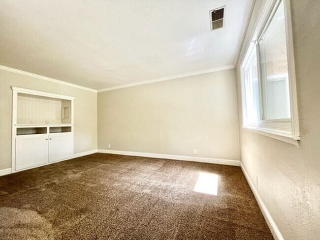 Photo - **Pre-Leasing for Summer 2026** Great Ivy ...