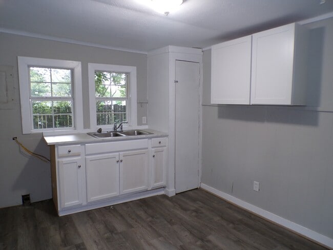 Photo - 2005 Long 14th St