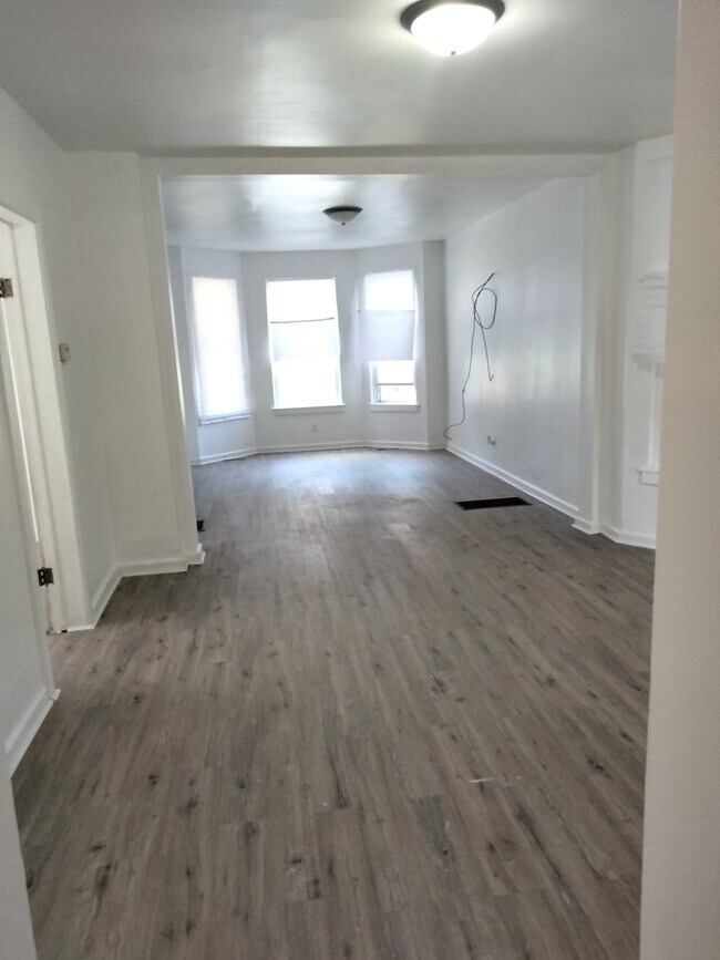 Bedroom to left - 4203 W Maypole Ave