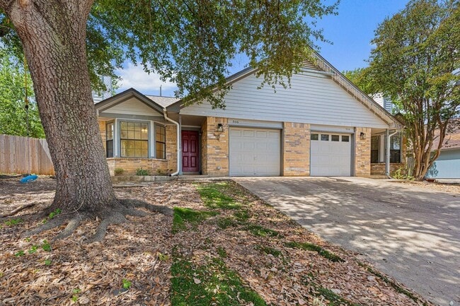 906 Oleander Ln