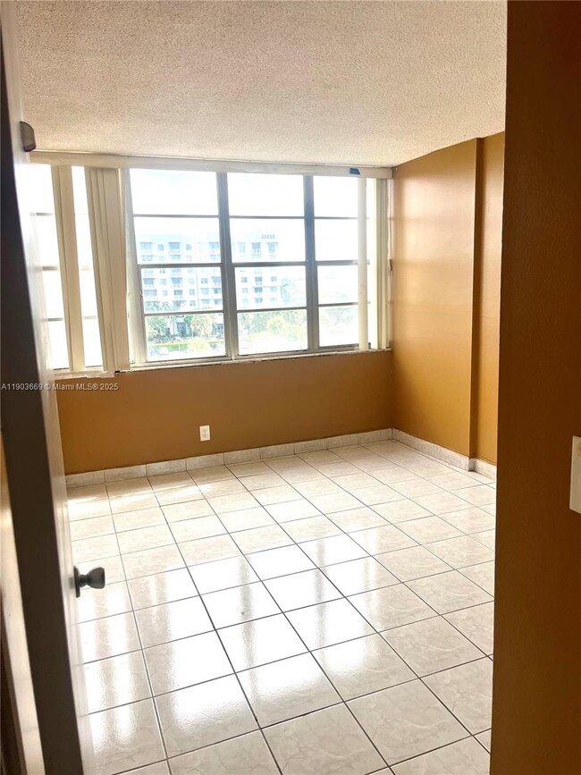 Photo - 2025 NE 164th St Unit 508