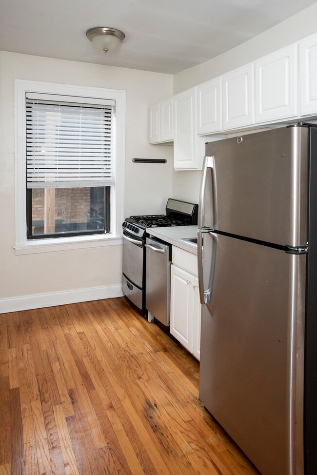 Photo - 837 W Cornelia Ave Unit 3N