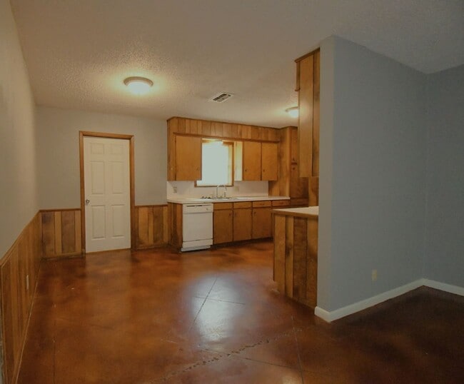 Photo - Charming 2 Bedroom, 1 Bath in Whitehouse ISD!