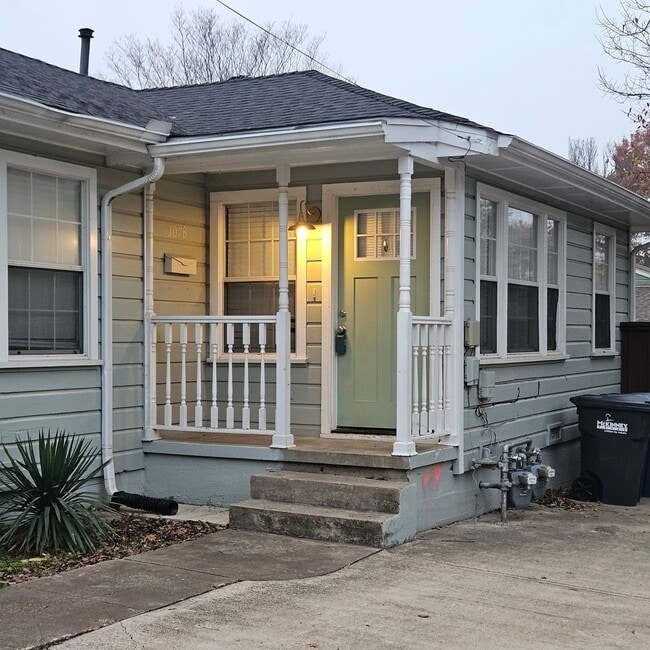 Building Photo - Bradley Duplex Unit B