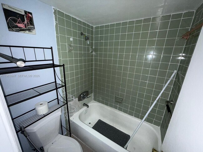 Photo - 1255 W 53rd St Unit 309