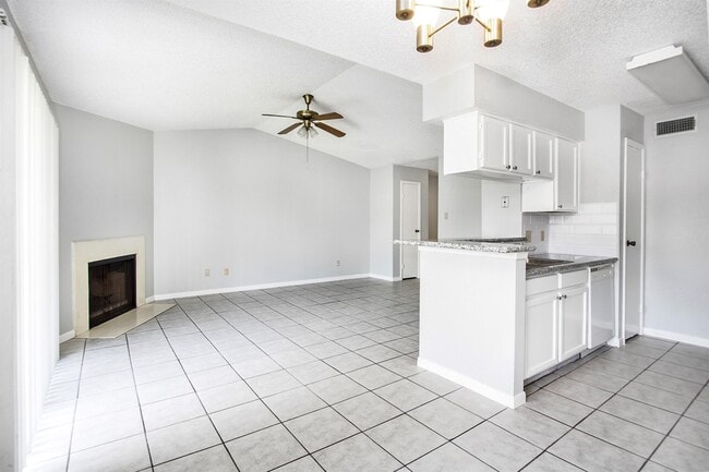 Photo - 2120 El Paseo St Unidad 3106