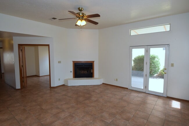 Photo - Great 2 Bedroom + Study Home In Taylor Ranch!