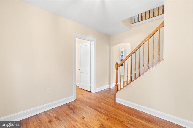 Photo - 16 E Braddock Rd