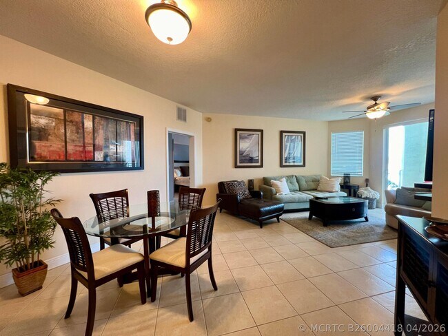 Photo - 975 NW Flagler Ave