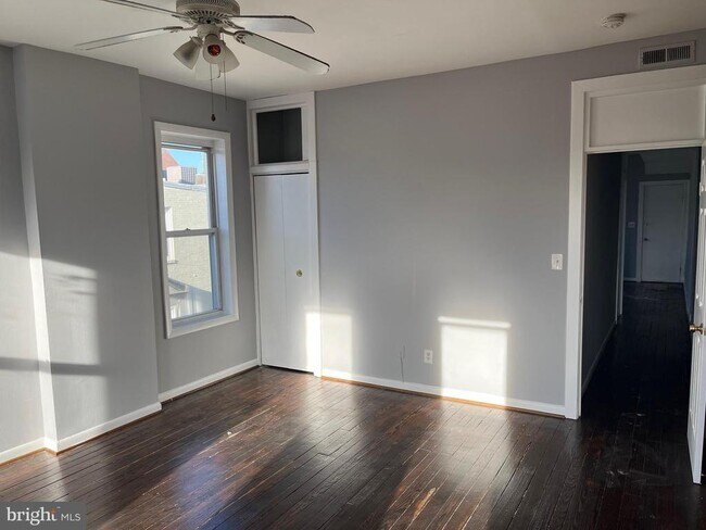 Photo - 1001 Light St