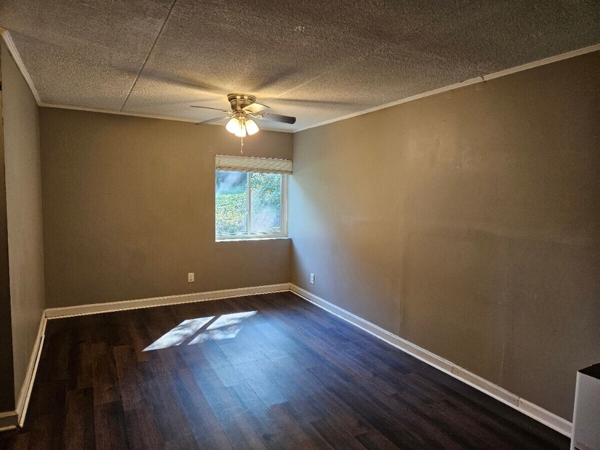 Photo - 2733 Jersey Ave