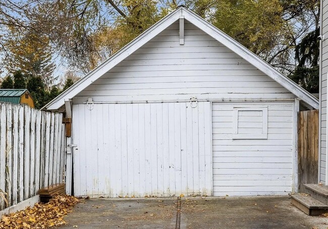 Photo - 104 W 12th Ave