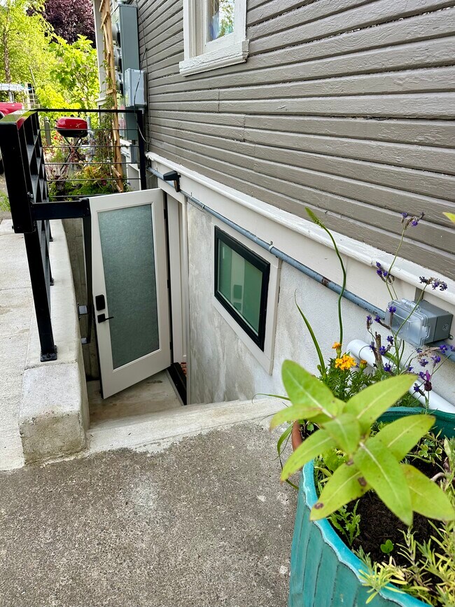 Photo - 8933 NE Thompson St Unit Garden studio