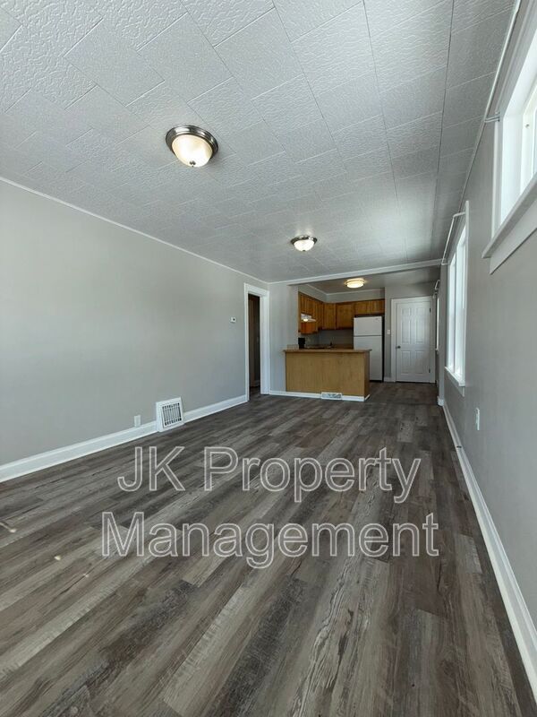 1703 2nd Ave S