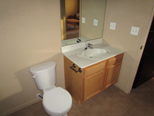 Building Photo - 16572 Hunters Ridge Ln Unit C