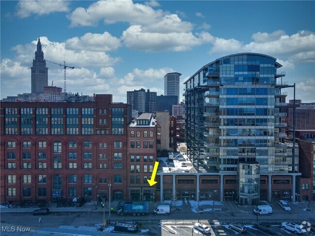 Building Photo - 635 W Lakeside Ave Unit 100 A1 Rental