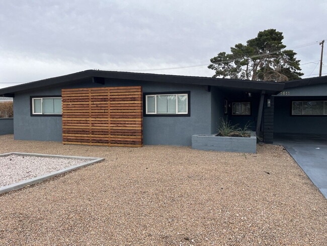 Building Photo - 4 Bedroom Home With Sparkling Pool Ready for Move In