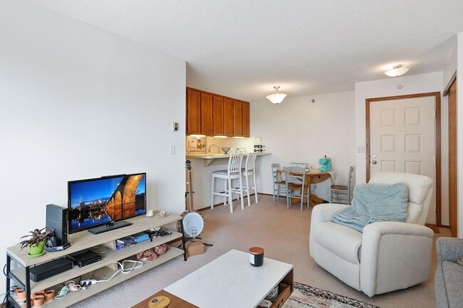 Photo - 433 S 7th St