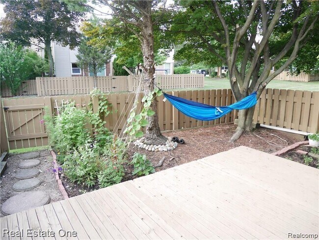 Photo - 5082 Buckingham Pl Dr