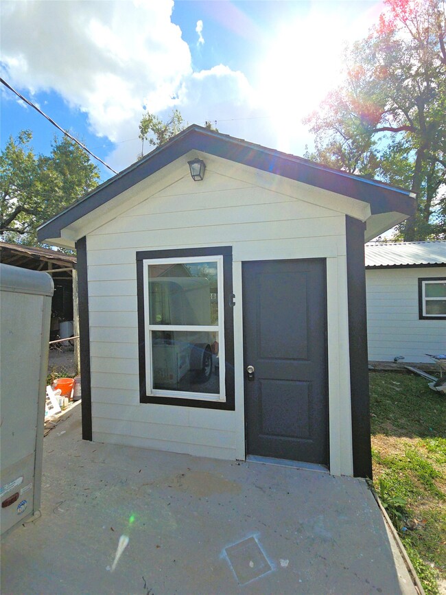 Photo - 9010 Linda Vista Rd