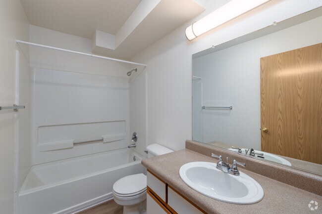 1BR, 1BA - 702SF
