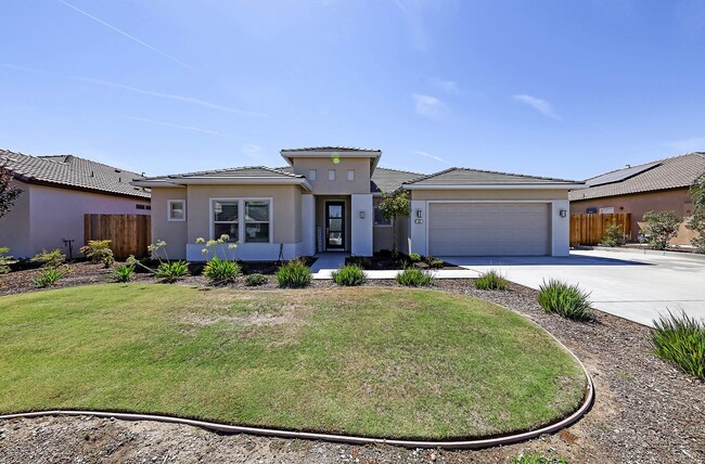Stunning home with solar and pool! - Stunning home with solar and pool!