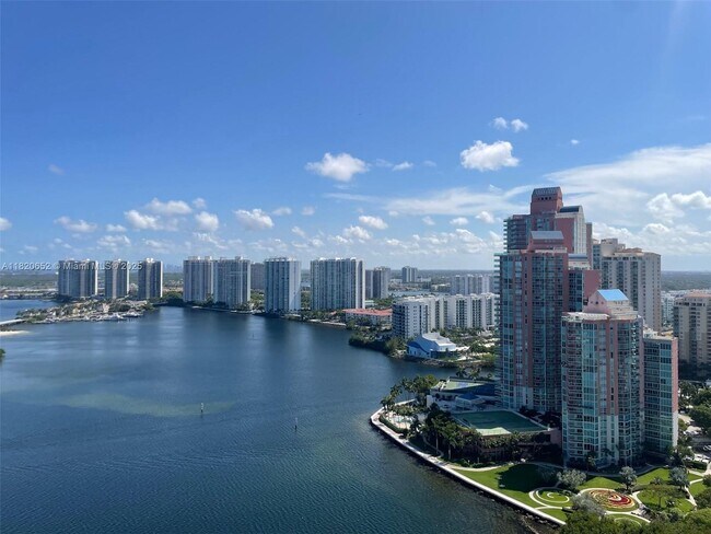 Building Photo - 3530 Mystic Pointe Dr Unit 3104 Rental