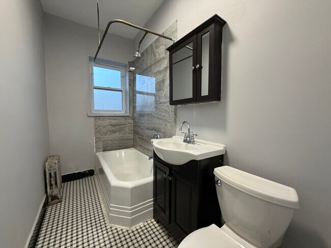 Photo - 6956 N Ashland Ave Unit 301