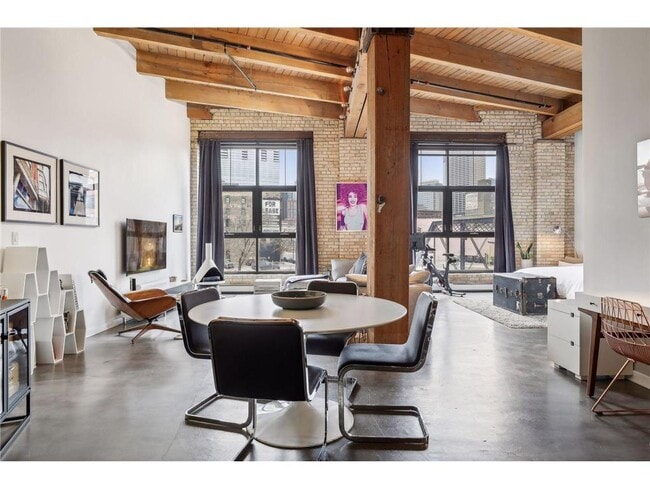 Building Photo - 404 N Washington Ave Unit 204