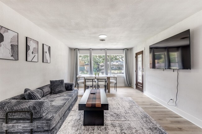 Building Photo - 4034 Woodfin St