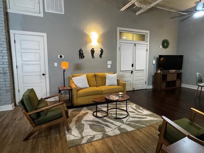 204 Conti St Unit 1B