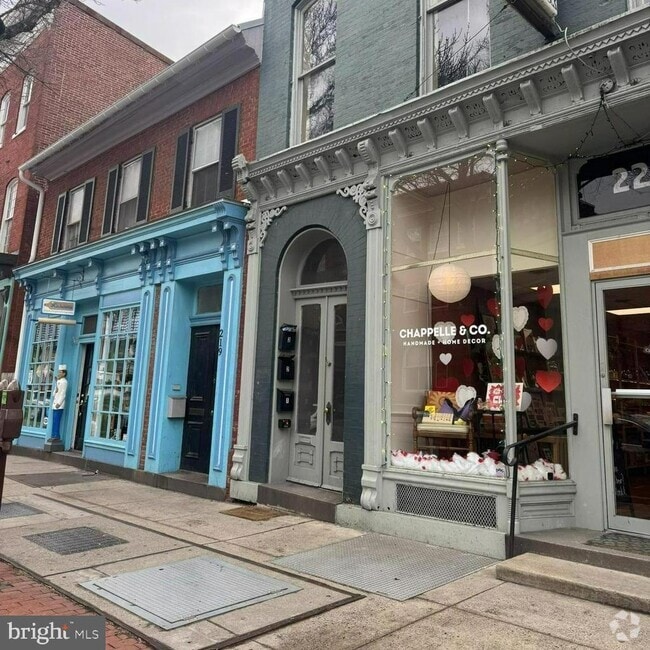 Building Photo - 221 N Market St Rental