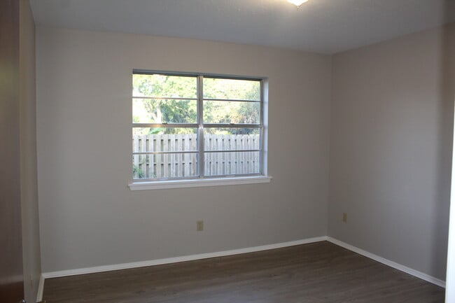 Photo - 1414 N Live Oak St