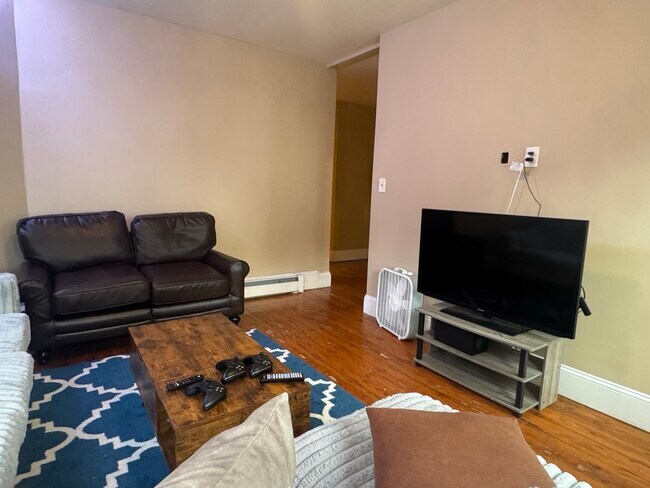 38 Hillside St Unit 1