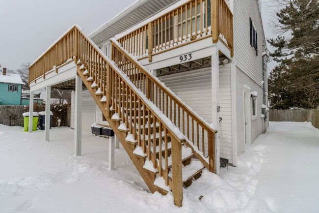 Building Photo - 933 E Front St Unit A