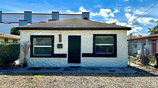 Building Photo - 912 NW 2nd St Rental
