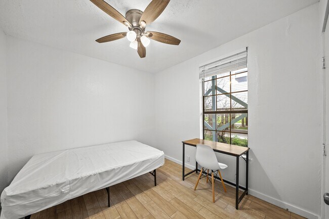 Photo - 701 28th St Unit B