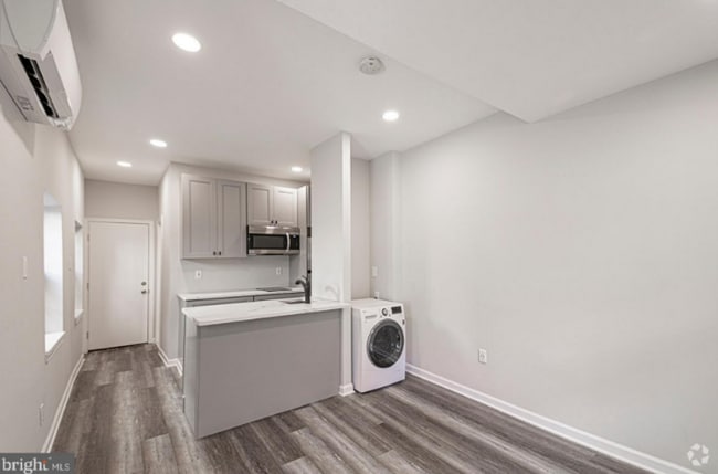 Building Photo - 2102 South St Unit 1R Rental