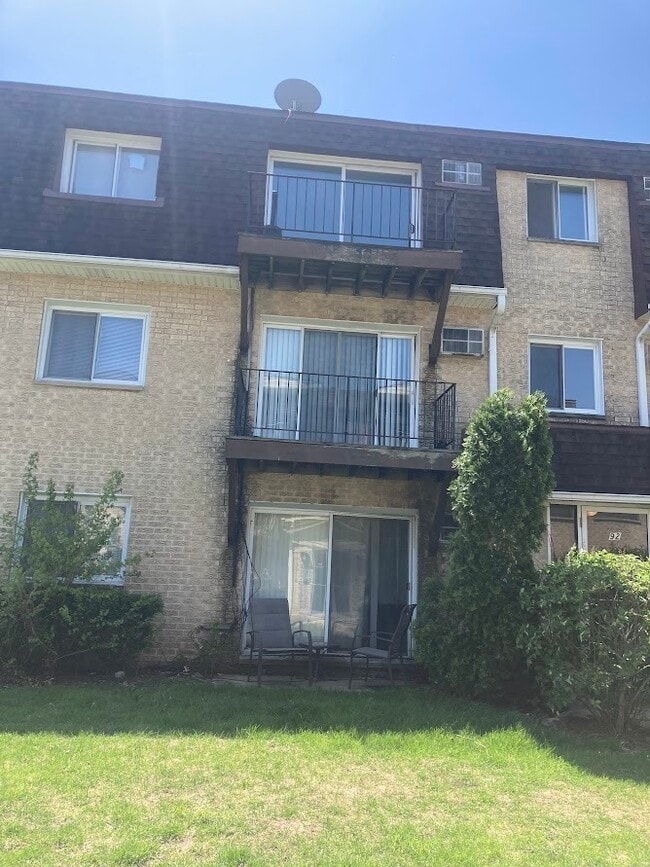 Building Photo - 92 Olesen Dr Unit 101