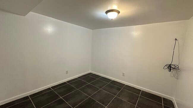 Photo - 5830 N Artesian Ave Unidad G