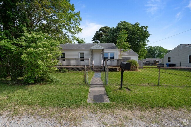 Building Photo - Renovated Ranch-Style Gem in Virginia Beach Rental