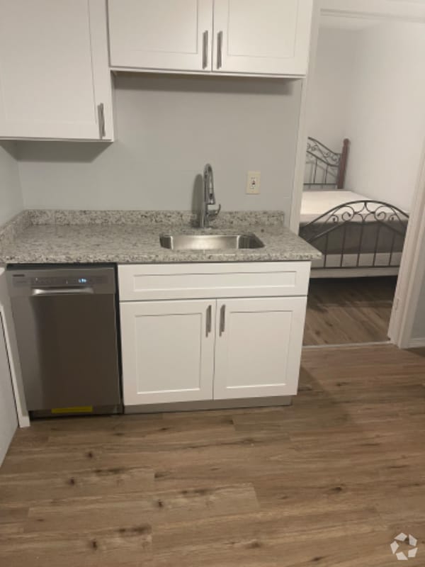 Building Photo - 72 Chapman St Unit 3 Rental