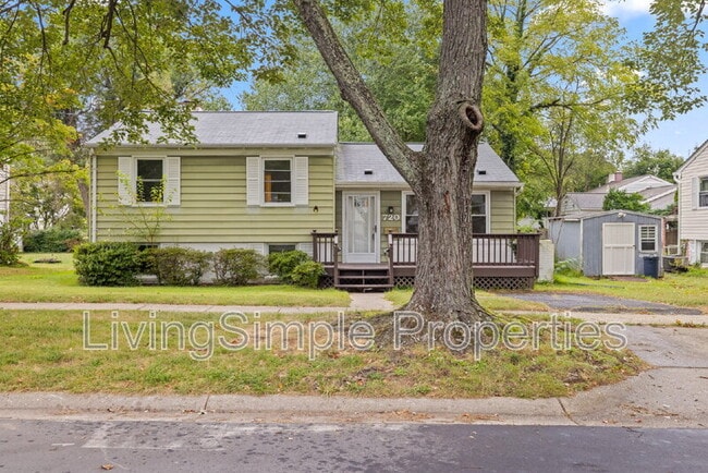 Photo - 720 Woodburn Rd